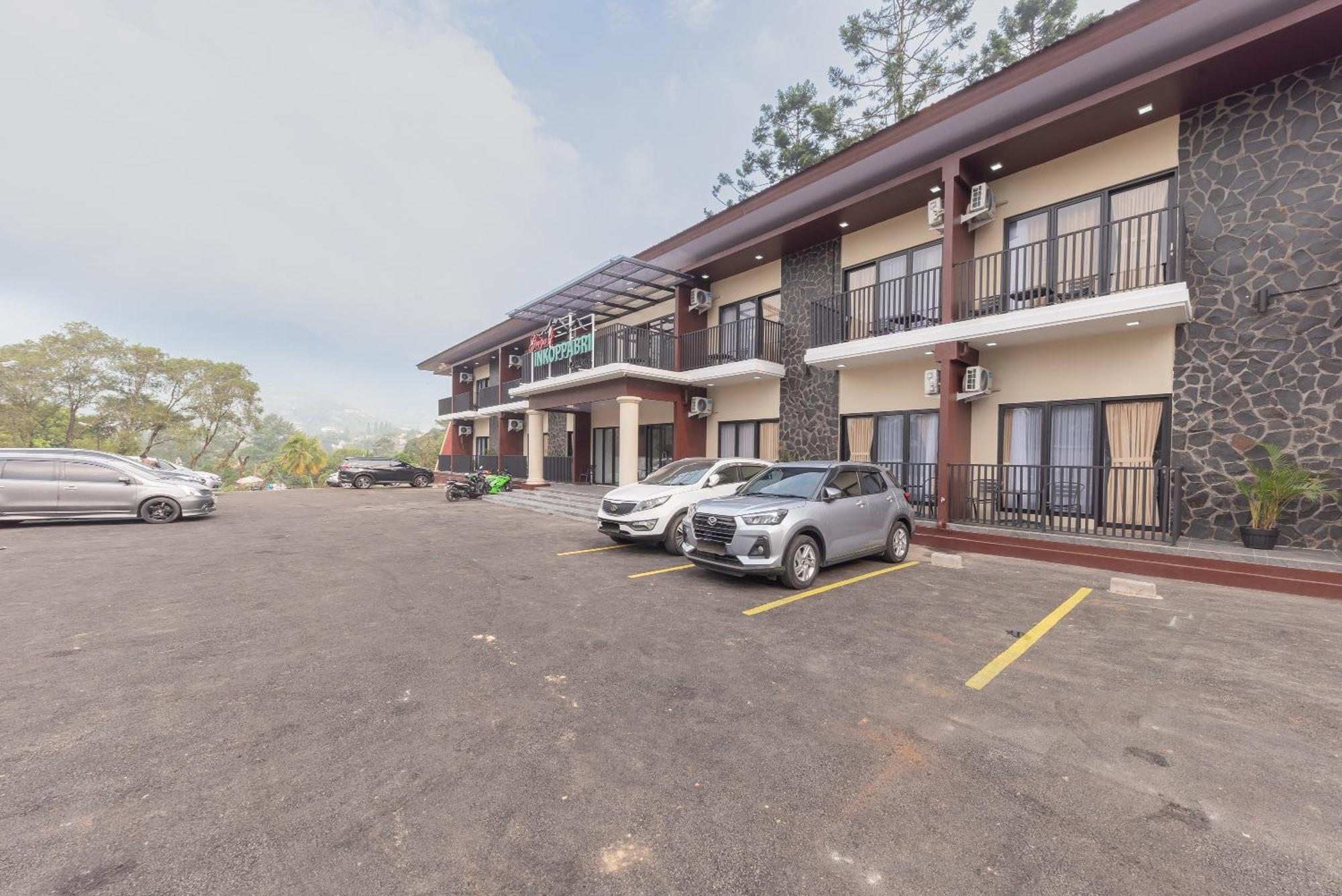 Urbanview Hotel Inkoppabri Cisarua Puncak Екстериор снимка